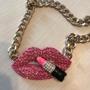 Lip necklace
